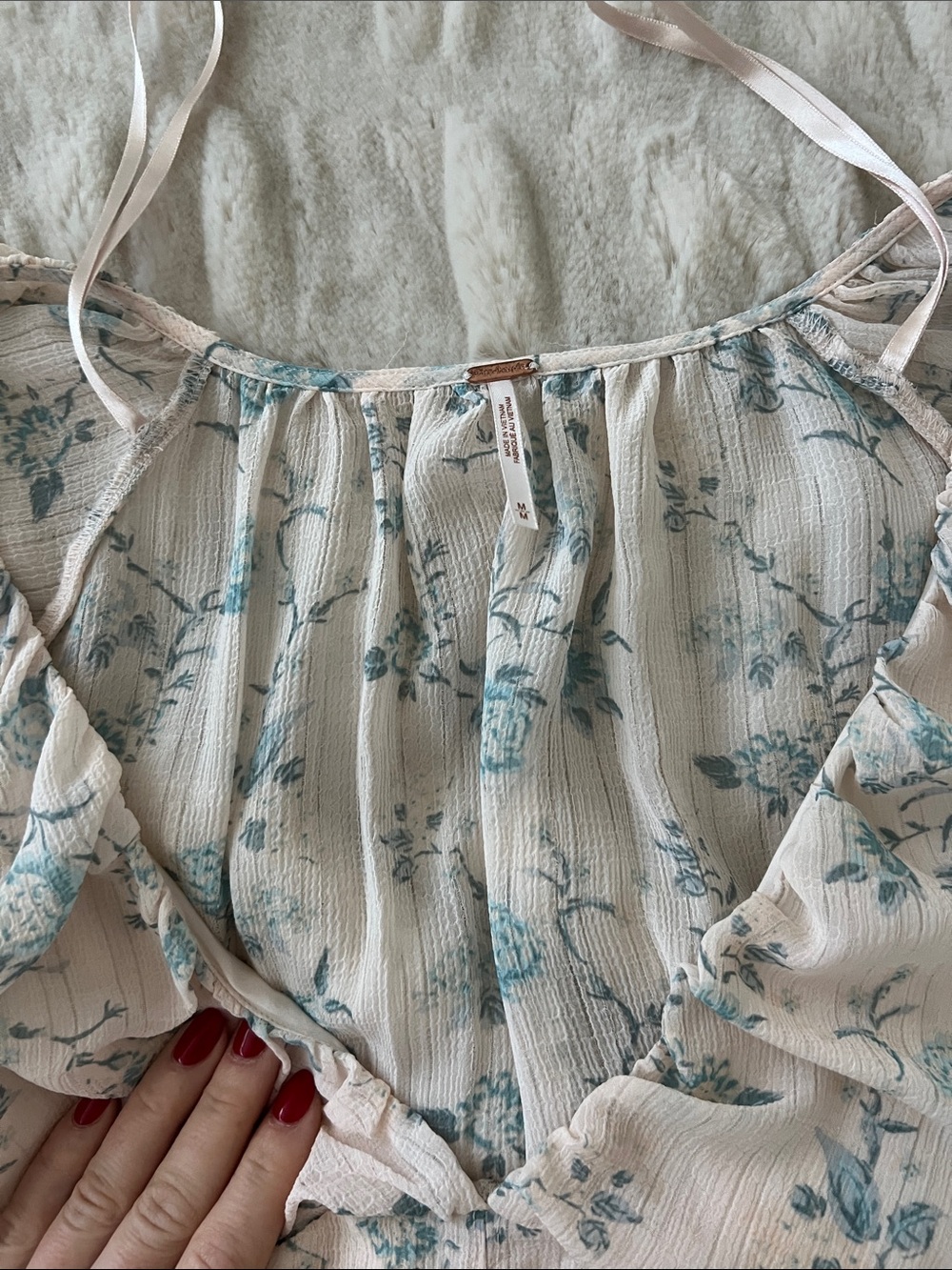 Free People Ruched Floral Blouse Size M - Picture 3 of 3